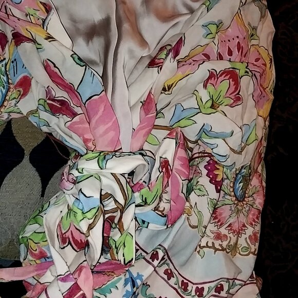 Zara flower Robe ..soooo beautiful silk inside ..very very sexy and well made!! - Picture 6 of 8